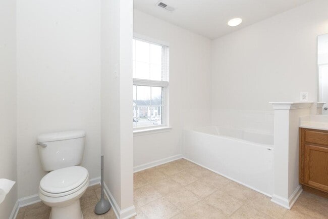 Building Photo - 1841 Graymount Way