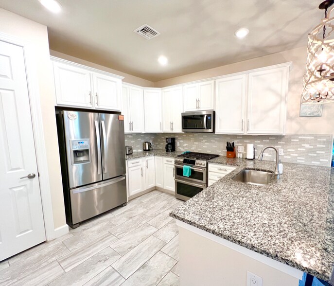 Building Photo - 7662 Jacaranda Ln