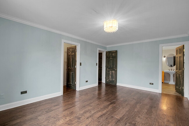 Building Photo - 1002 Castilian Ct