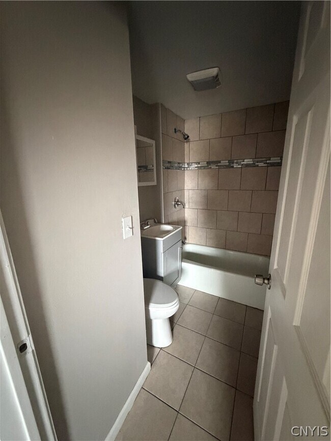 Building Photo - 214 Rowland St