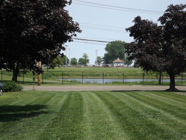 Building Photo - 1165 Stratford Rd