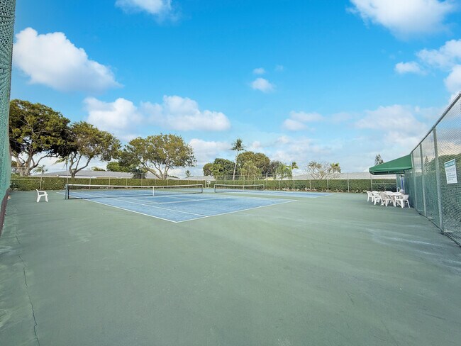 Building Photo - 1021 Flame Vine Ave