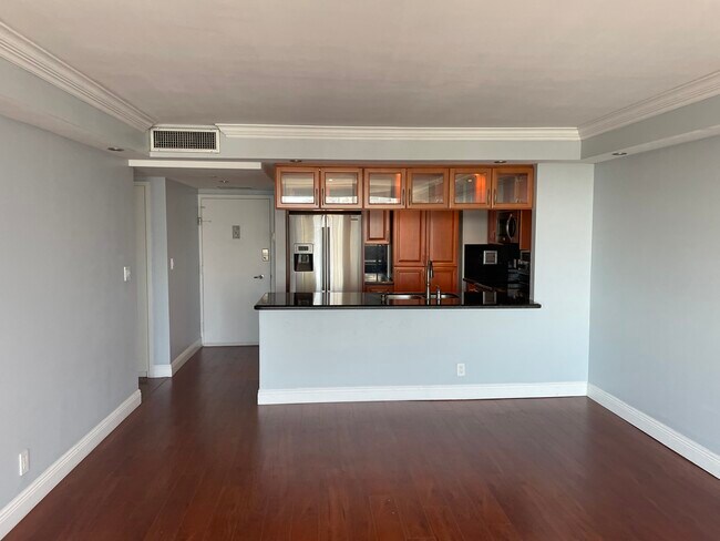 Building Photo - 3015 N Ocean Blvd