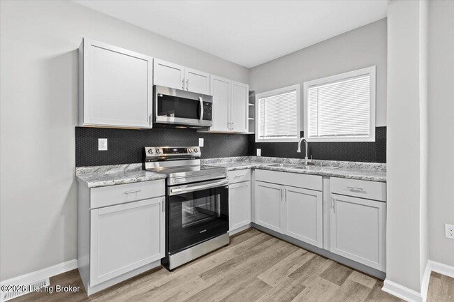 Building Photo - 1018 S 47th St