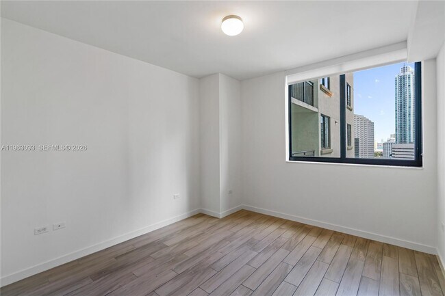 Building Photo - 999 SW 1st Ave