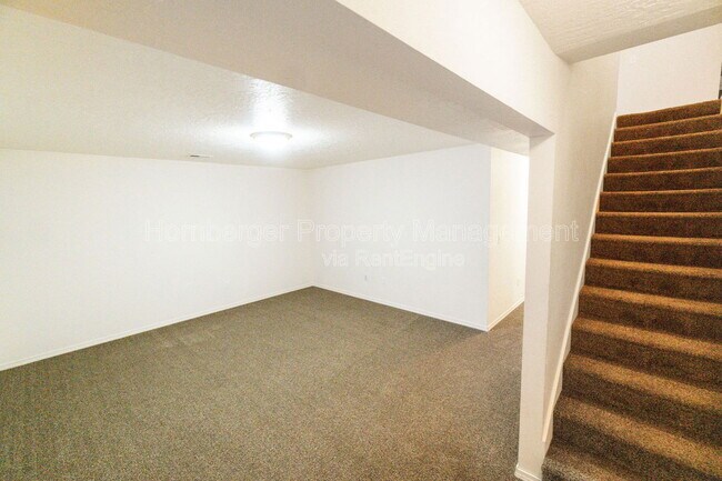Building Photo - 621 S Bowdish Rd