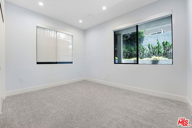 Building Photo - 5955 Saturn St