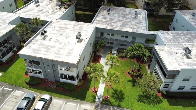 Building Photo - 586 Normandy Ln