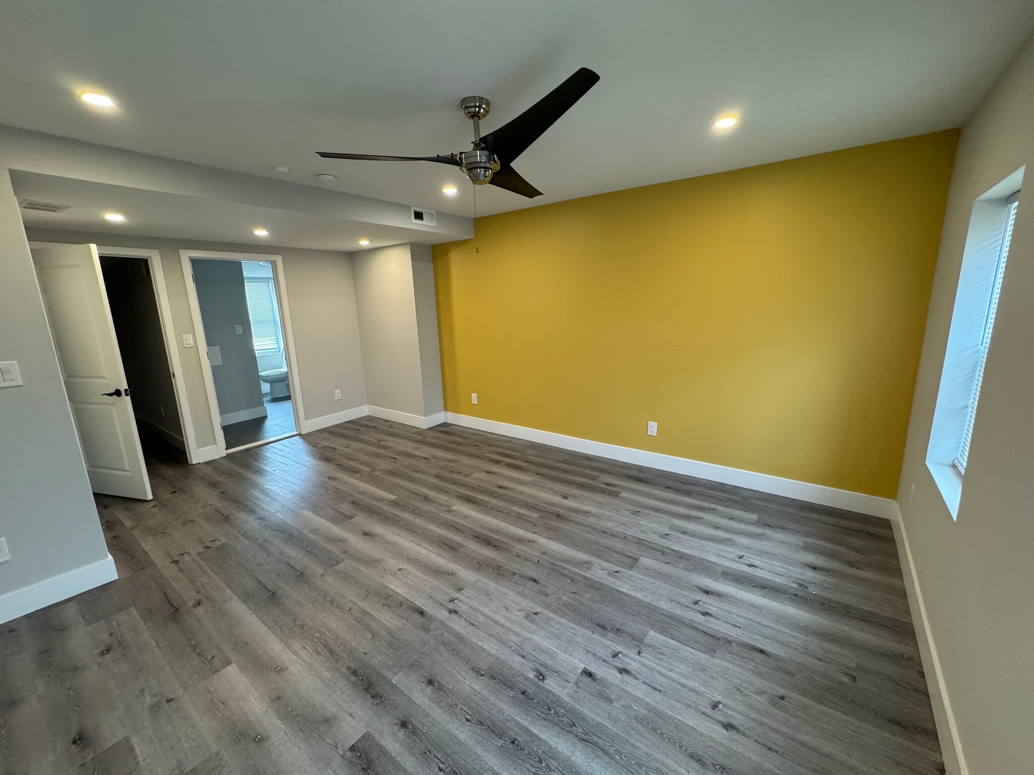 Master Bedroom - 2467 Amber St