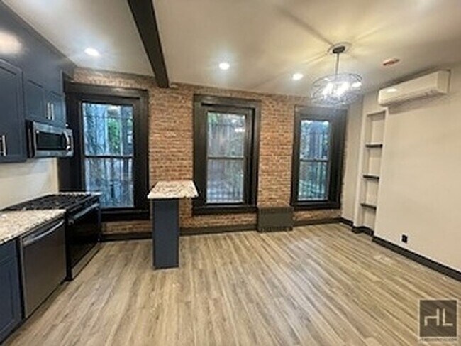 Building Photo - 370 Miller Ave
