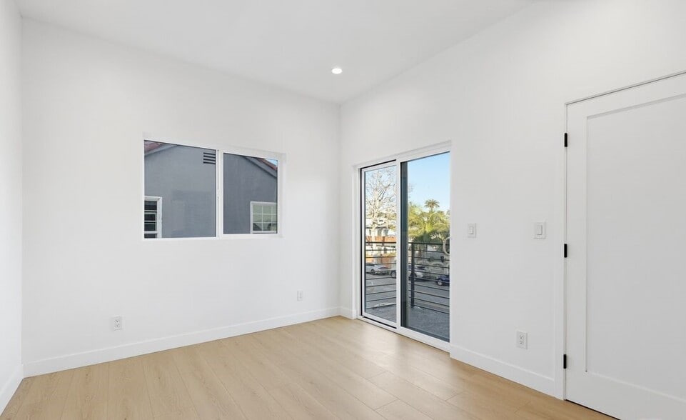 Building Photo - 2835 S Redondo Blvd