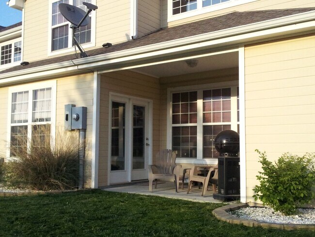 Building Photo - CLOSE TO FT. RILEY, FENCED BACKYARD!