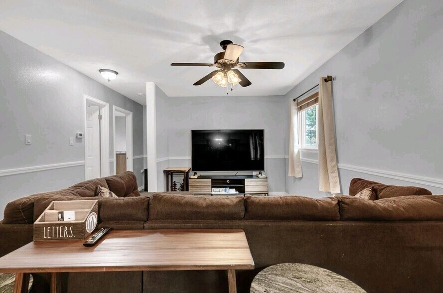 Building Photo - 341 Longfellow Dr