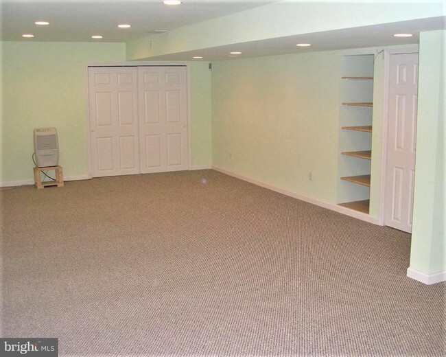 Building Photo - 1359 Chase Rd
