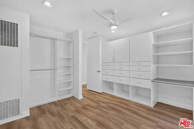 Building Photo - 6305 Green Valley Cir