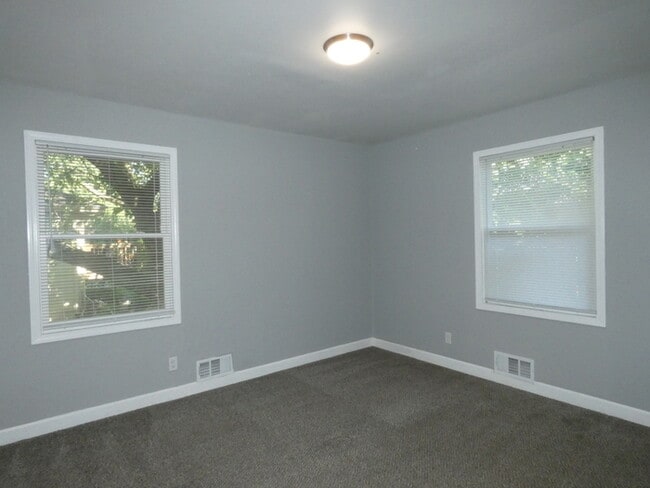 Building Photo - Home in Park Hill School District!
