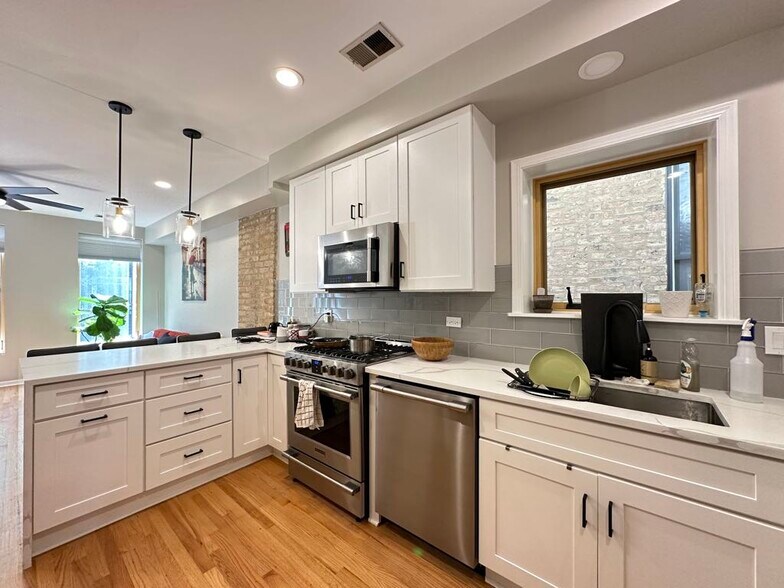 Building Photo - 1424 N Bosworth Ave