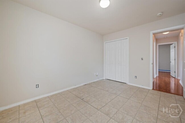 Building Photo - 17 Bushwood Dr