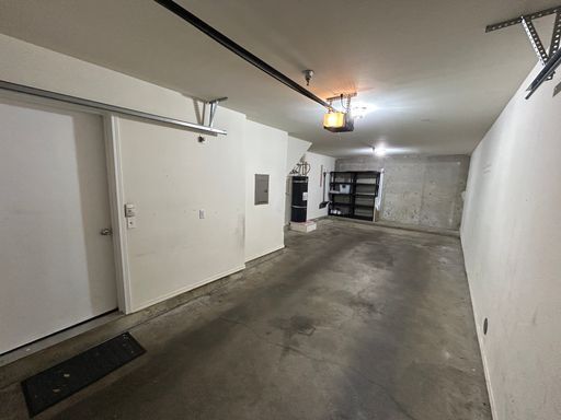 Building Photo - Gorgeous 2 bedroom 2 bath townhome available now!