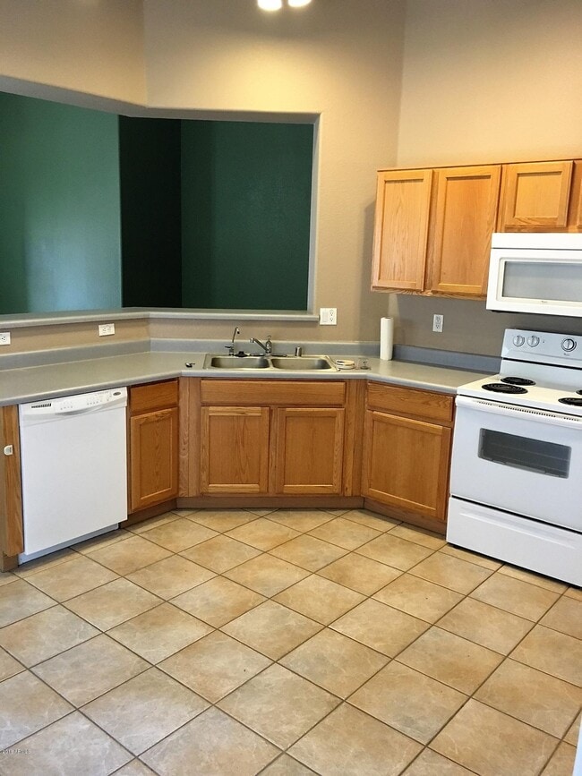 Building Photo - 3119 N 130th Ln