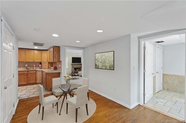 Building Photo - 224 Hartford Turnpike