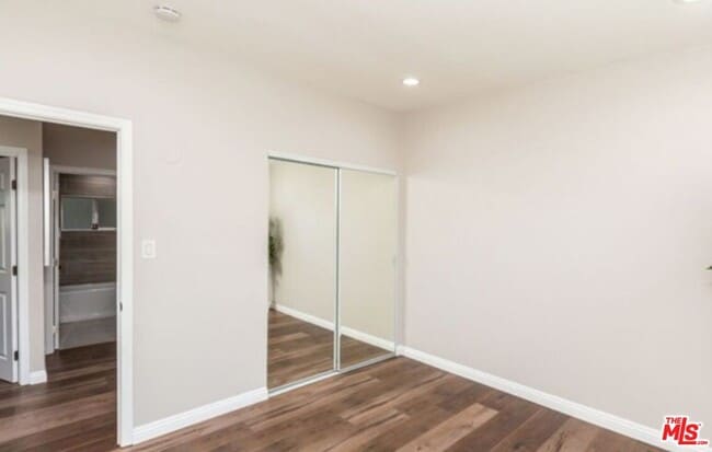 Building Photo - 526 W Ash Ave