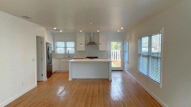 Building Photo - Walnut Creek Gorgeous 3-bedroom 2 bath hom...