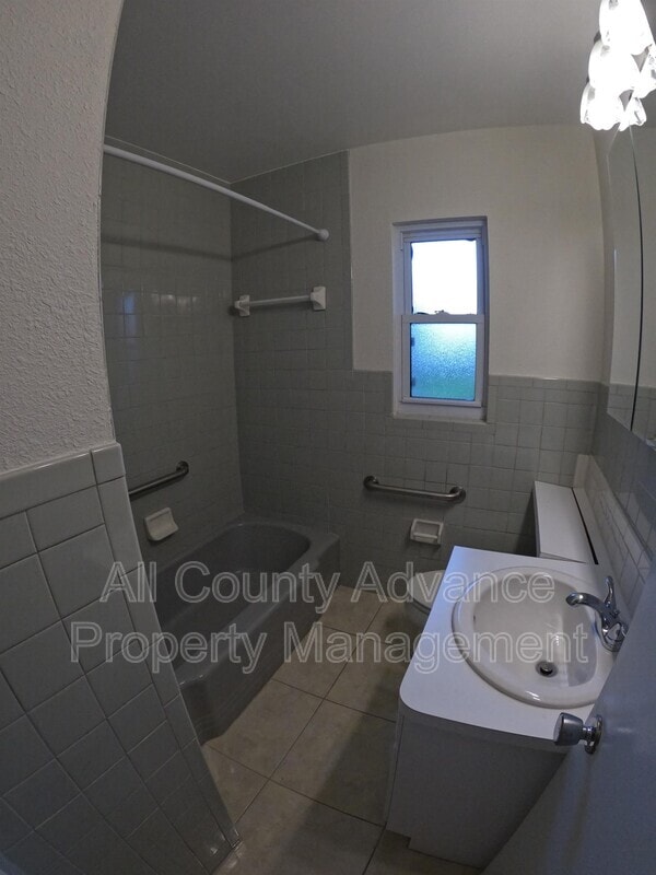 Building Photo - 311 Shore Dr E