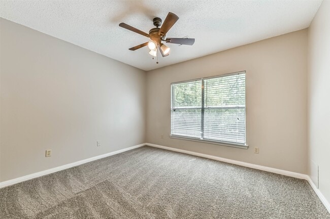 Building Photo - 2107 Bennigan St