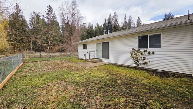 Building Photo - 2-Bed, 2-Bath, Single Level Home by Ponderosa Springs Golf Course in Coeur d'Alene