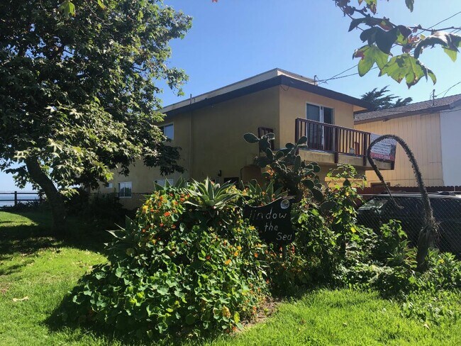 Building Photo - 6693 Del Playa Dr