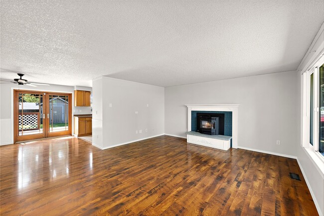 Building Photo - Charming 3-Bed Rental Home in Olympia | Pe...