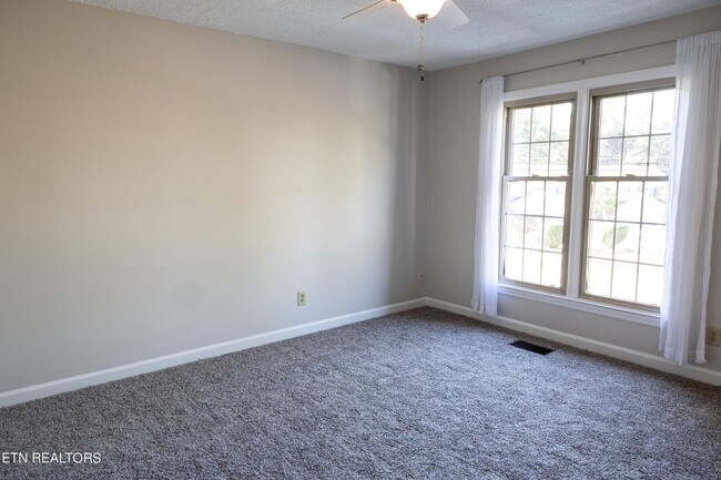 Building Photo - 135 Durwood Rd