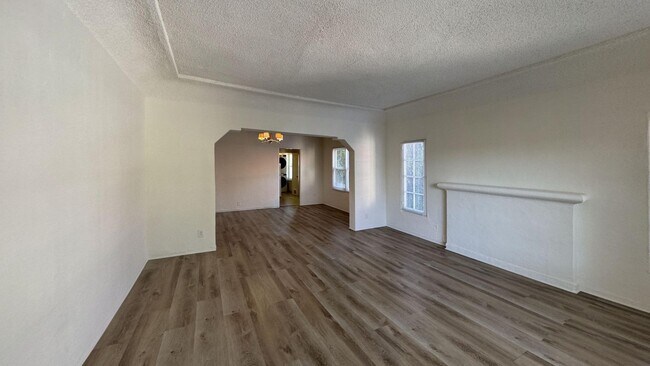 Building Photo - 8548 Alcott St