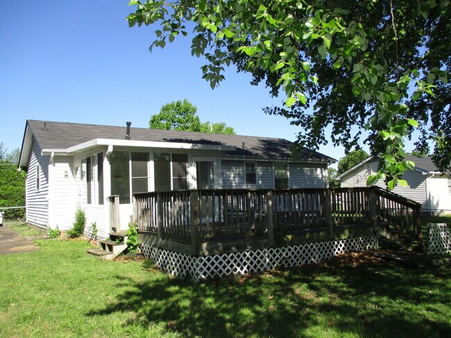 Building Photo - 3 Bedroom Pet Friendly Home For Rent!