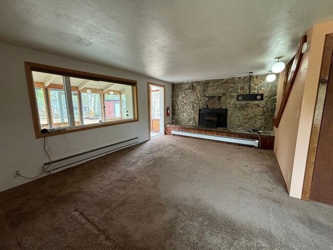 Building Photo - 2000 Steese Hwy