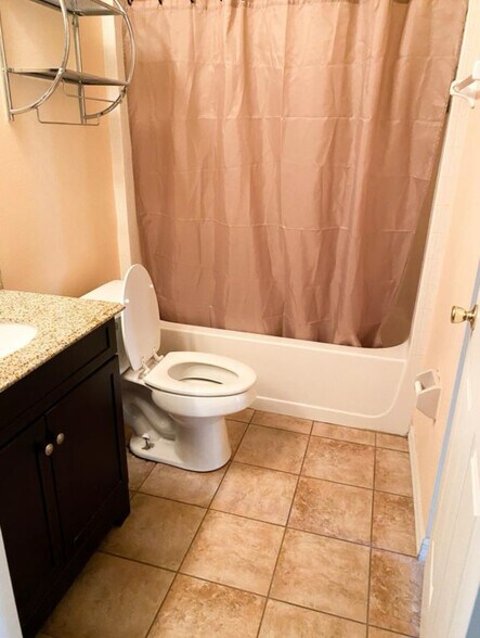 Building Photo - 2805 E Washington St