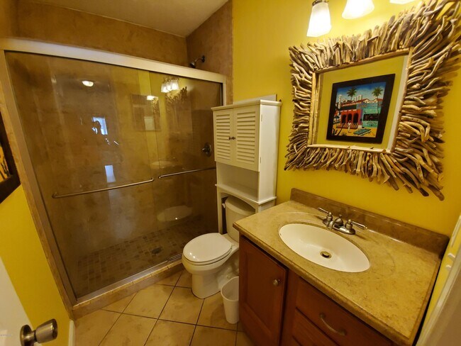 Building Photo - 6901 N Lagoon Dr