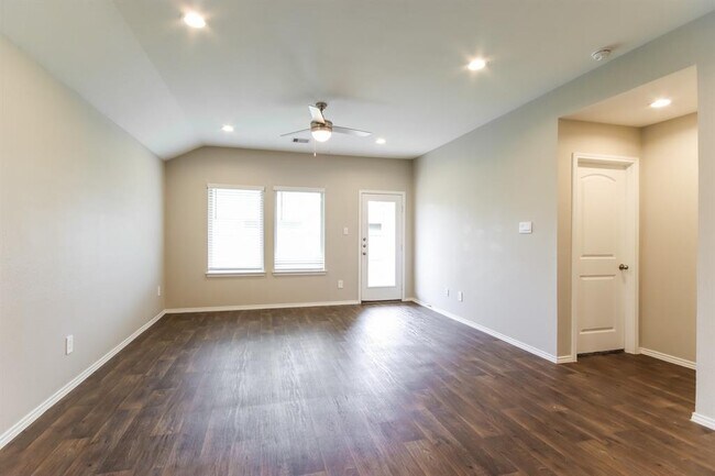 Building Photo - 9885 Gln Brk Ln