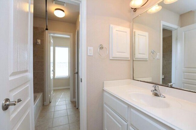 Building Photo - 26215 Park Ivy Ln