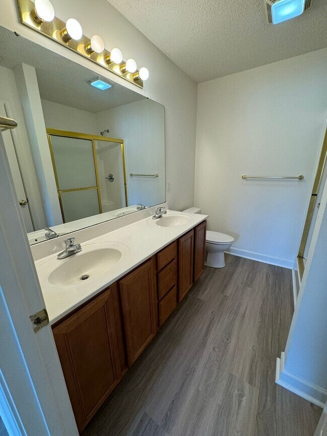 Building Photo - 129 Clusters Cir