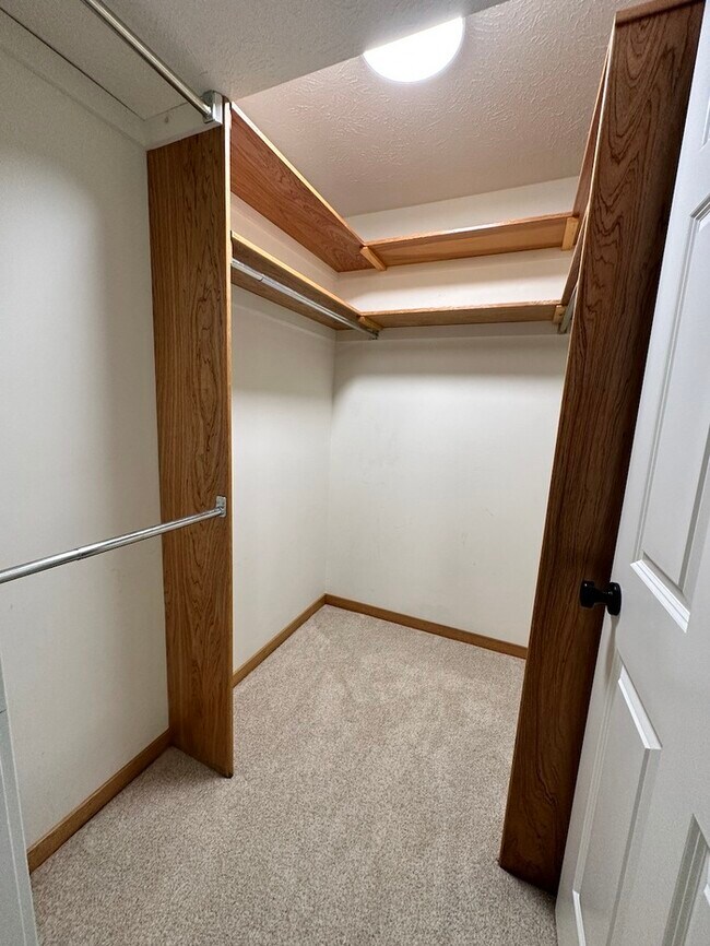 Building Photo - Grandville Condo 3 Bedroom and 2.5 Bathrooms