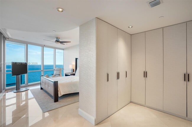Building Photo - 17121 Collins Ave