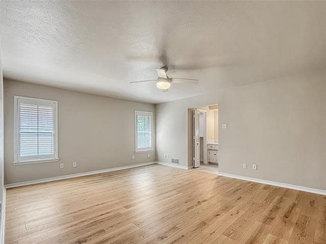 Building Photo - 7608 Meadow Oaks Dr