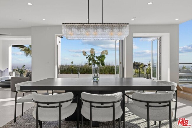 Building Photo - 9270 Kinglet Dr
