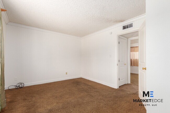 Building Photo - 2Bed/2Bath House at 24th St/Baseline! Appl...
