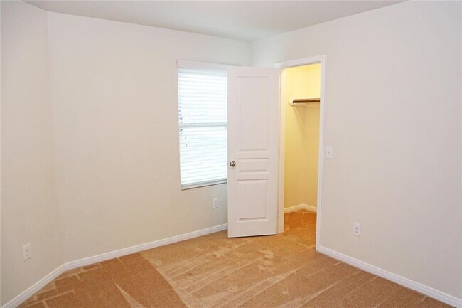 Building Photo - 12323 Skyview Manor Dr