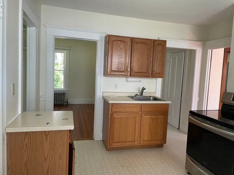 Building Photo - 34 Day Ave