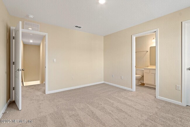 Building Photo - 38 Oarsman Xing Dr