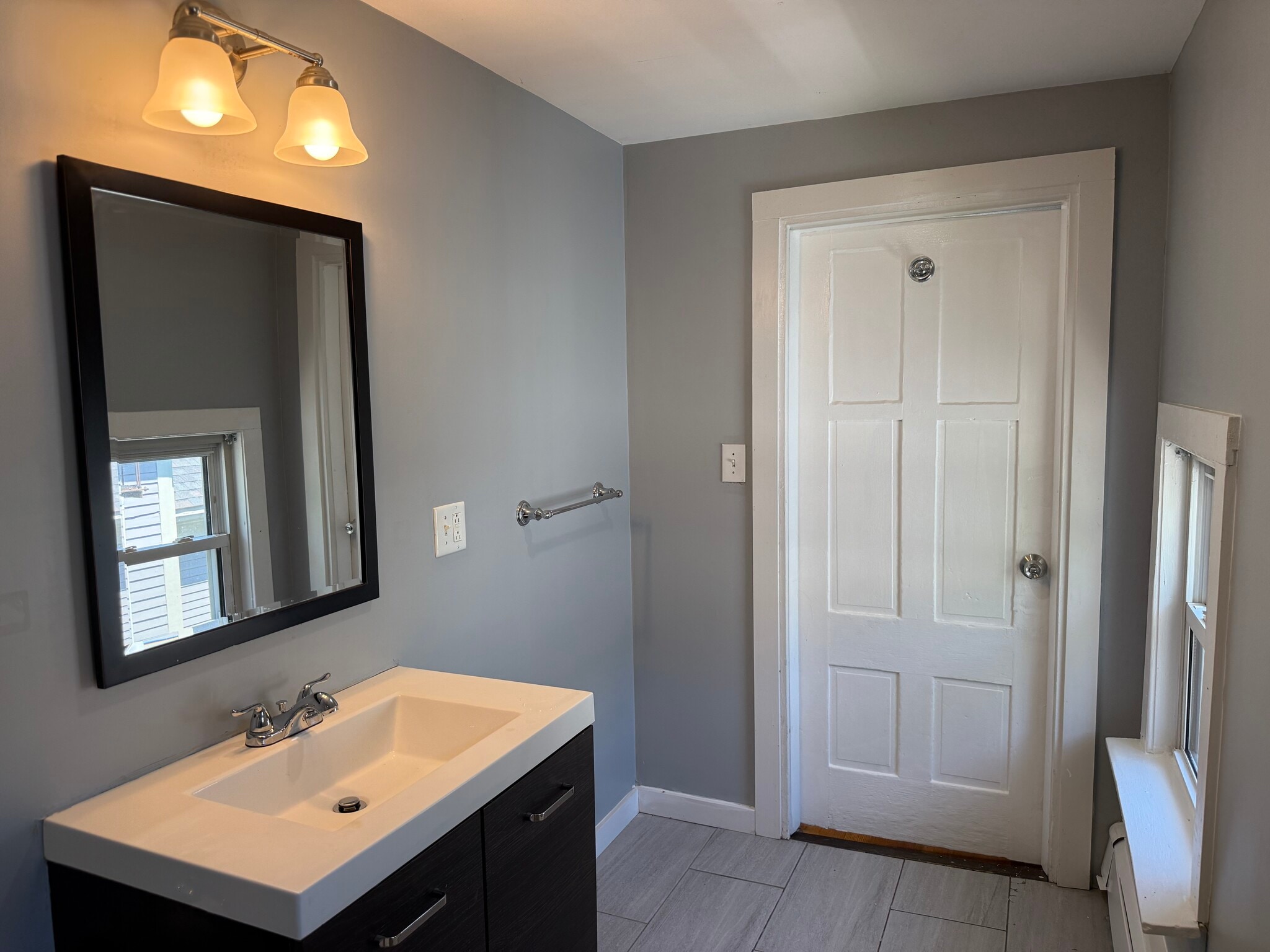 Apt 3: Bathroom - 57 Mozart St